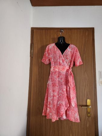 Robe portefeuille Jeff rose motif floral taille 40
