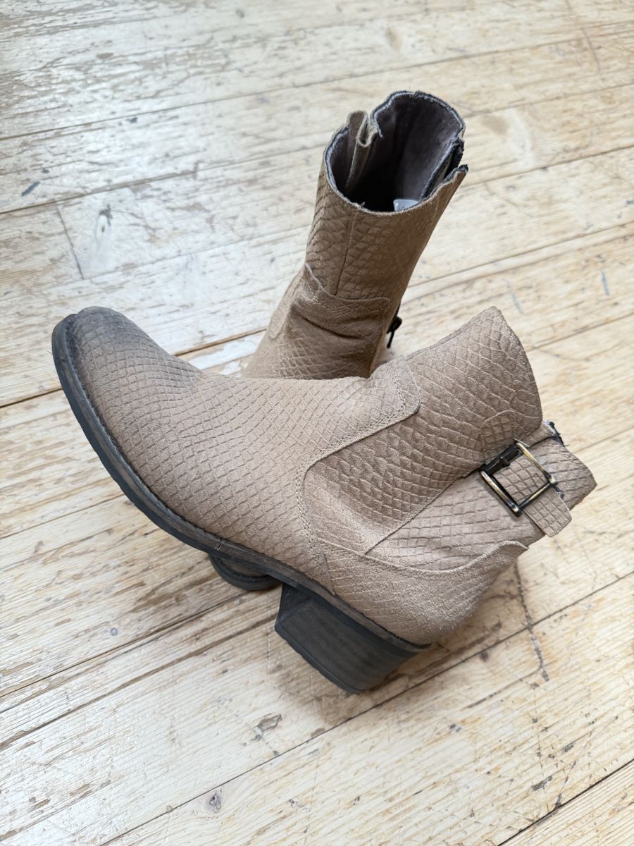 Tamaris Damenschuhe: Stiefelette von Tamaris – Gebraucht aus Donat von troja007 1