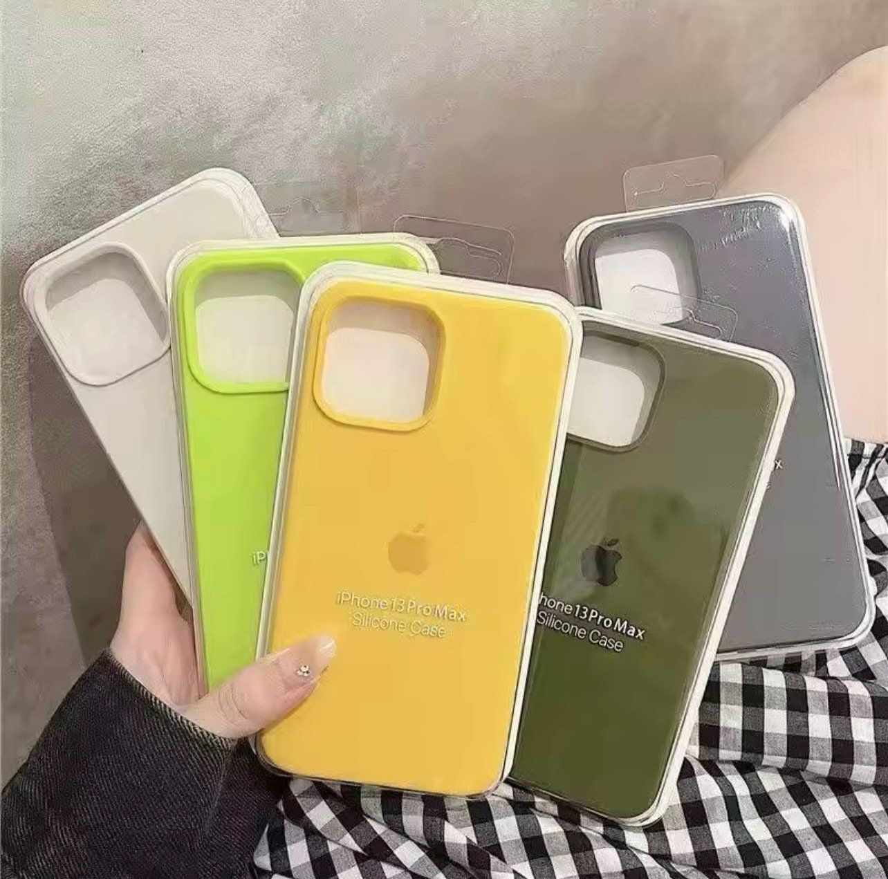 Cover & Protezioni schermo: Hülle für iPhone 16 Pro Max. Coque pour iPhone 16 Pro Max – Nuovo e nell'imballaggio originale da St-Cergue venduto da max_snn5 3