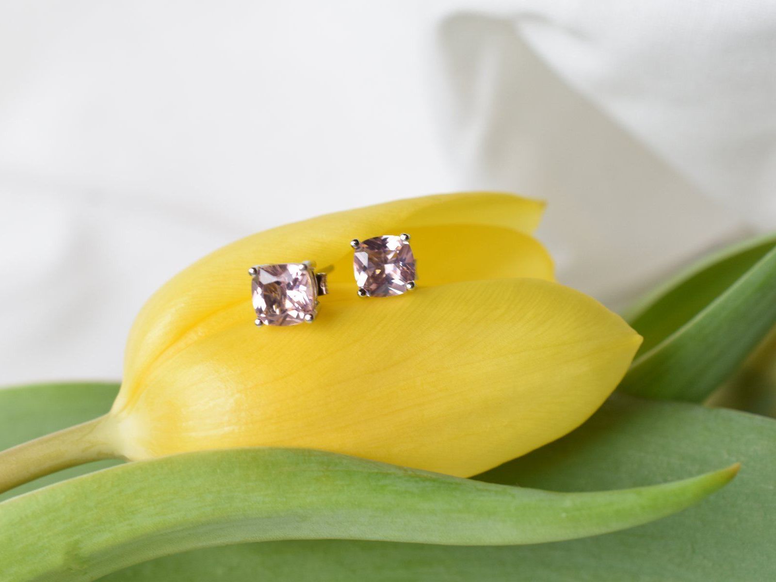 Orecchini pendenti & Orecchini a lobo: Elegante Silber Ohrstecker, rosa Steinchen – Nuovo e nell'imballaggio originale da Laufen venduto da flowerfan 1
