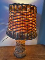 Wunderschöne Vintage Tischlampe aus Peddigrohr