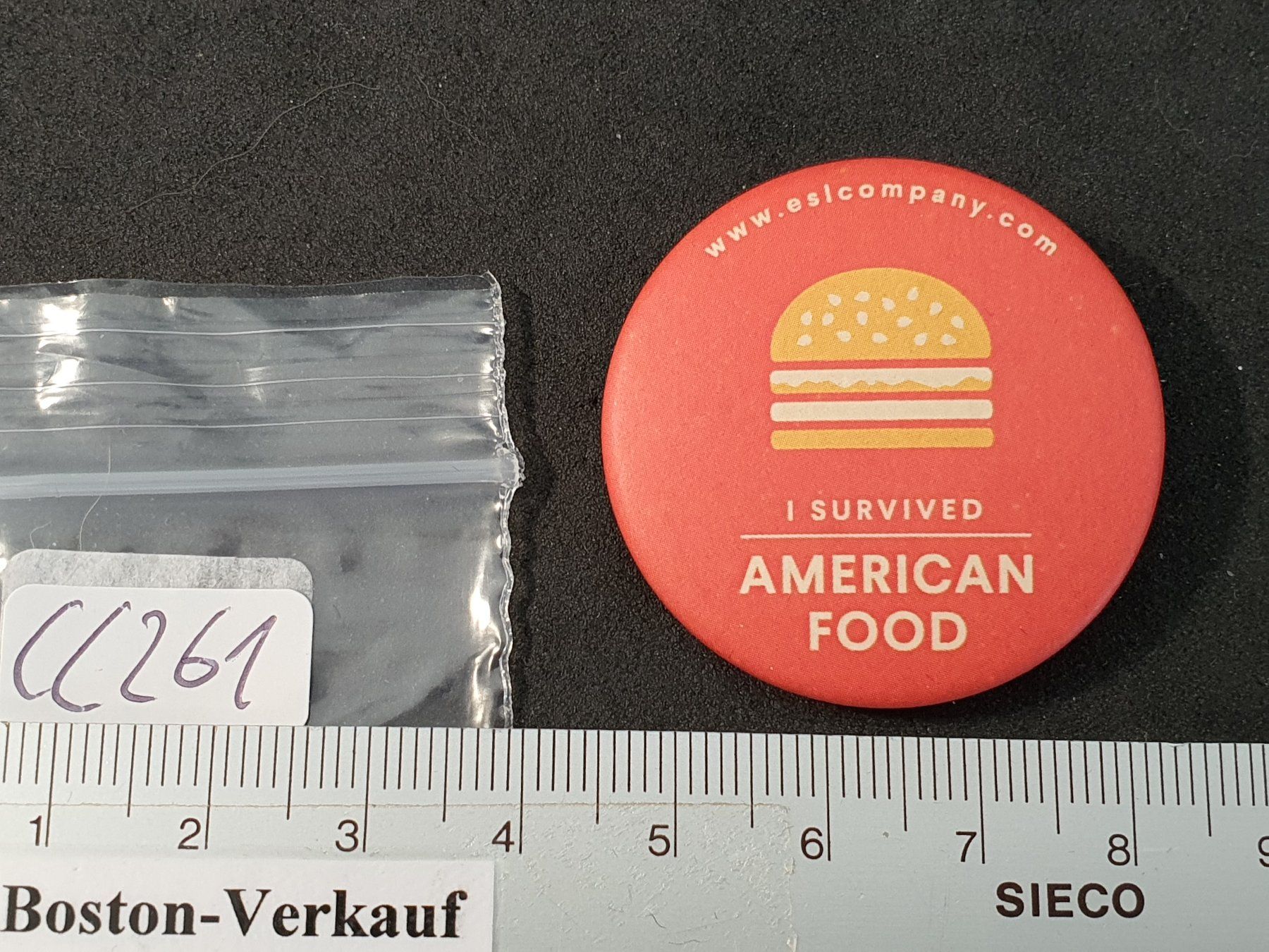 Plaketten & Abzeichen: CC261 - Pin /Button - AMERICAN FOOD – Gebraucht aus Reinach BL von Boston-Verkauf