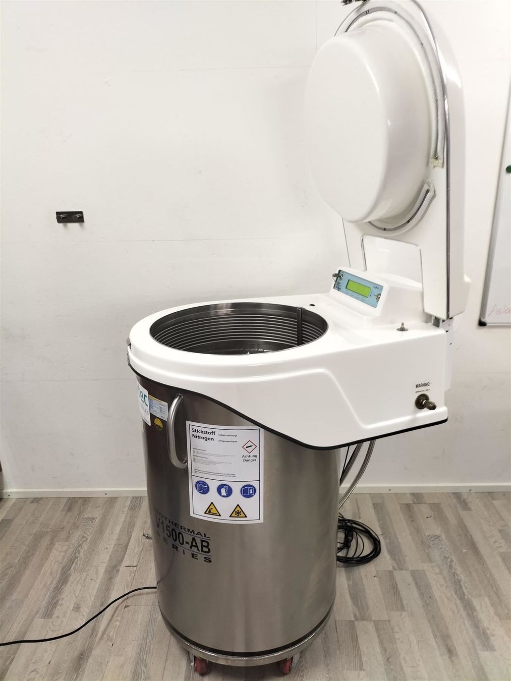 Tutte le macchine: CBS V-1500 AB  / Custom Biogenic System – Usato da Niederdorf venduto da LeptonAG_Labor 4