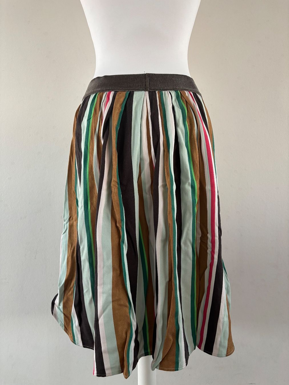 Gonne: Jupe longue rayée multicolore, taille élastique, taille 36 – Usato da Petit-Lancy venduto da vic_k6tl 2