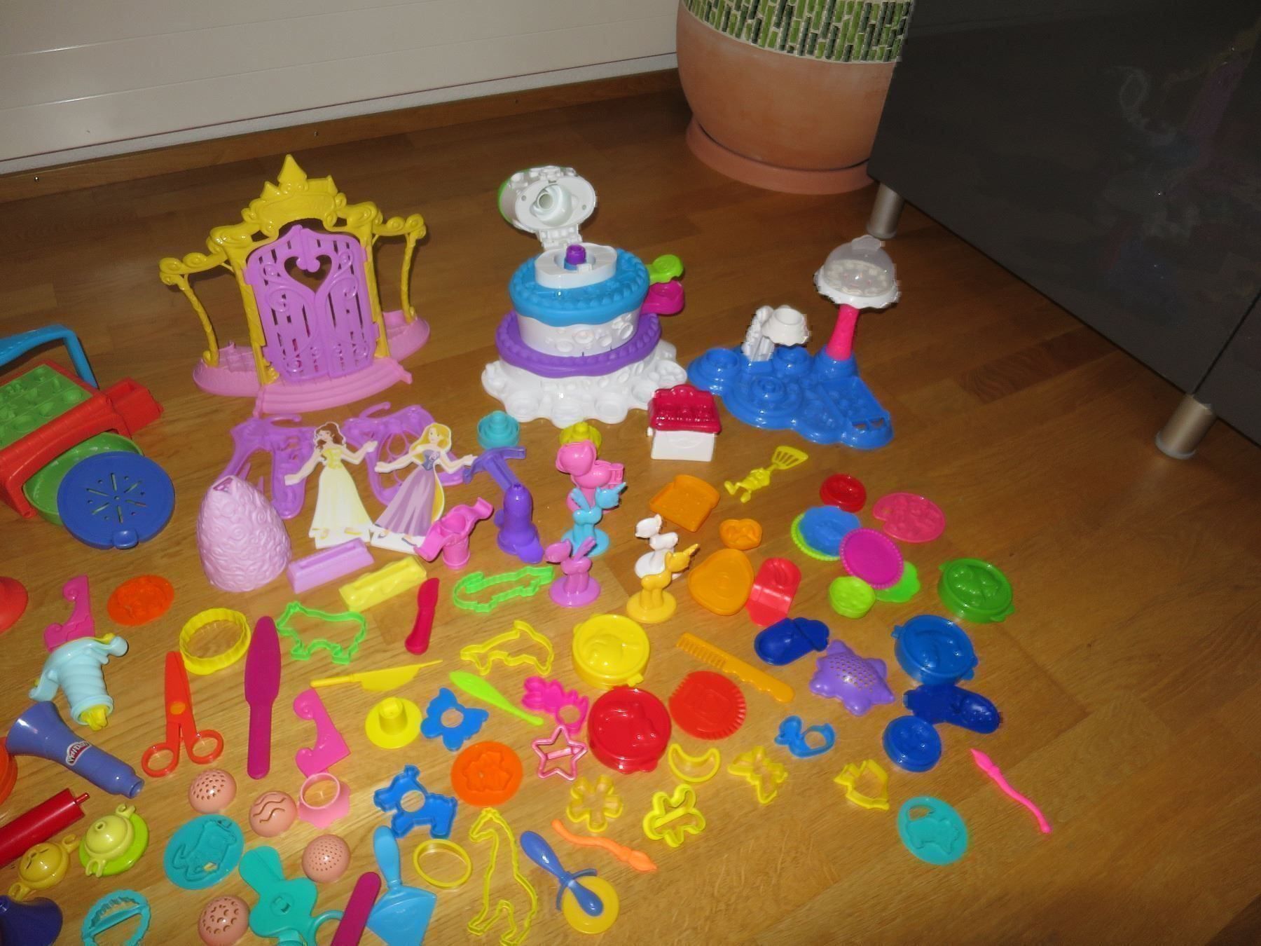 Play-Doh Spielzeuge: Playdoh – Gebraucht aus Riehen von 2243 2