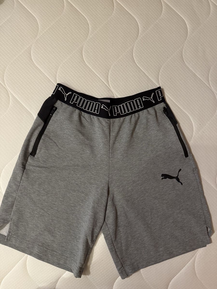 Puma Lotti di vestiti: Puma Men's Gray Shorts – Nuovo (secondo la descrizione) da Surava venduto da Leticia2406