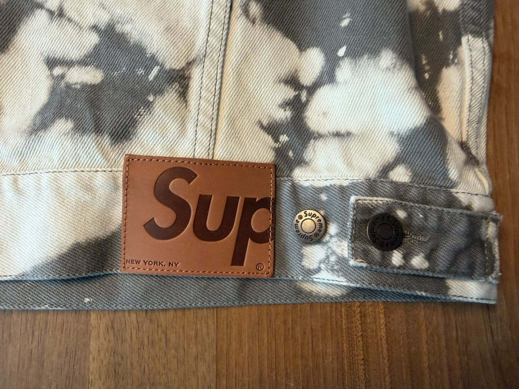 Supreme Jacken: Supreme Denim Jacket Bleached (SS25) Grösse M – Gebraucht aus Schaffhausen von Mauzzel 3