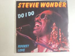 Stevie Wonder Single - Do I Do / Rocket Love