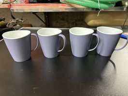 4 Tassen aus PVC