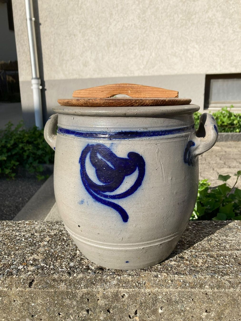 Pentole: Alte Steingut-Töpfe mit blauer Bemalung – Usato da Domat/Ems venduto da Sane66 1
