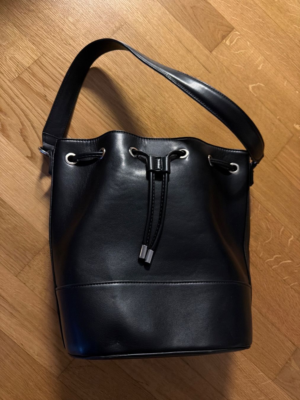 Taschen für Damen: tasche schwarz – Gebraucht aus Bonstetten von juliestore