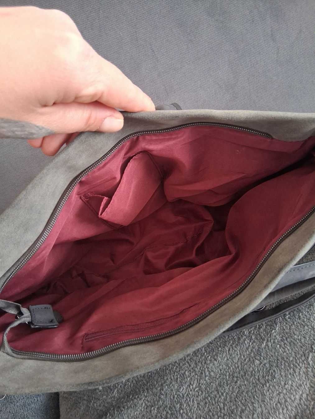 Borse da donna: Graue Handtasche mit Blumenmuster – Usato da Wolfenschiessen venduto da Ylvi21 2