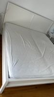 Zum verschenken: Weisses IKEA-Bett mit zwei Matratzen