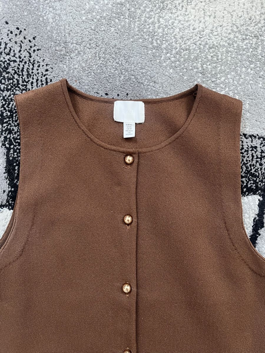 H&M Gilet & Giacche senza maniche: Strickweste braun H&M Grösse XS  – Nuovo (secondo la descrizione) da Winterthur venduto da she_6vd5 2