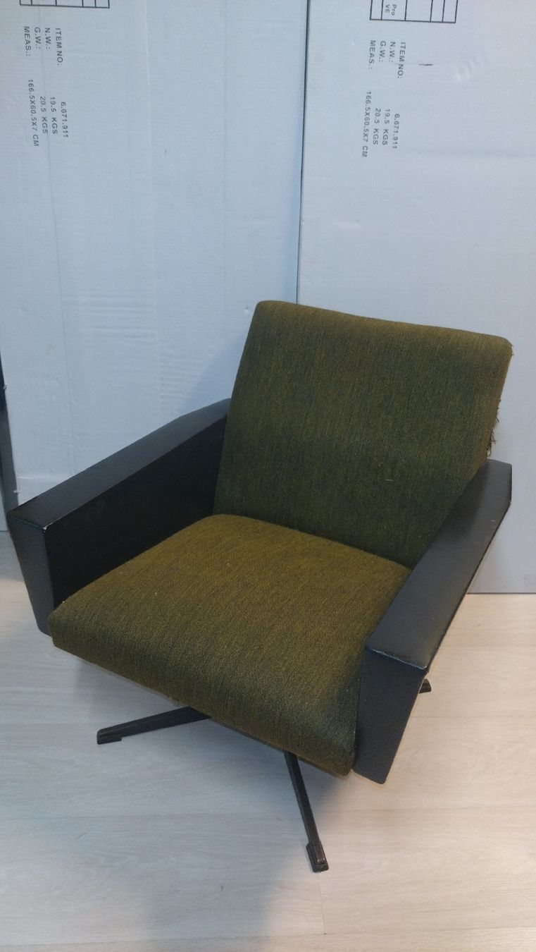 Poltrone: Fauteuil pivotant vert vintage 70's – Difettoso da Farvagny-le-Grand venduto da LaCaverne