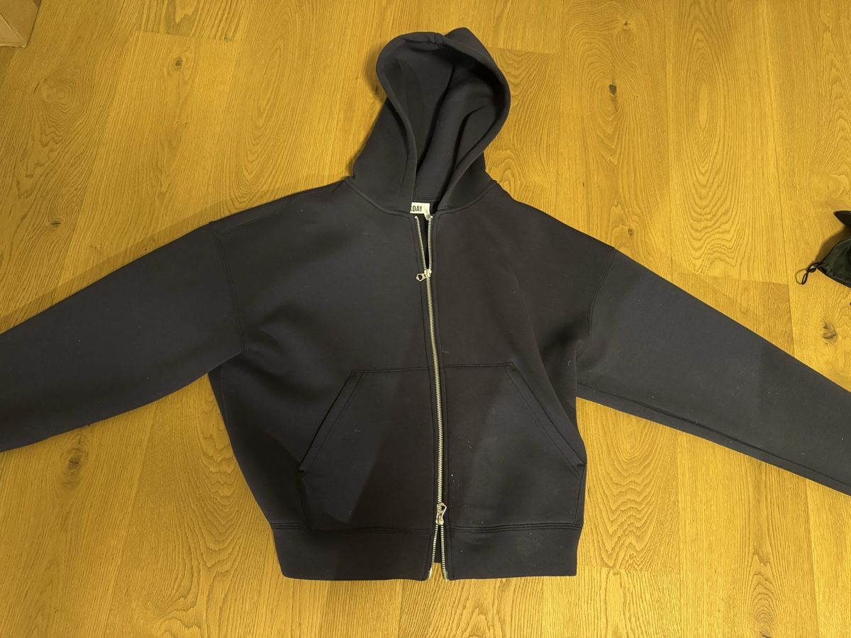 Weekday Maglioni & Felpe: Weekday Scuba Zip Hoodie – Usato da Grüningen venduto da Jimmy20 1