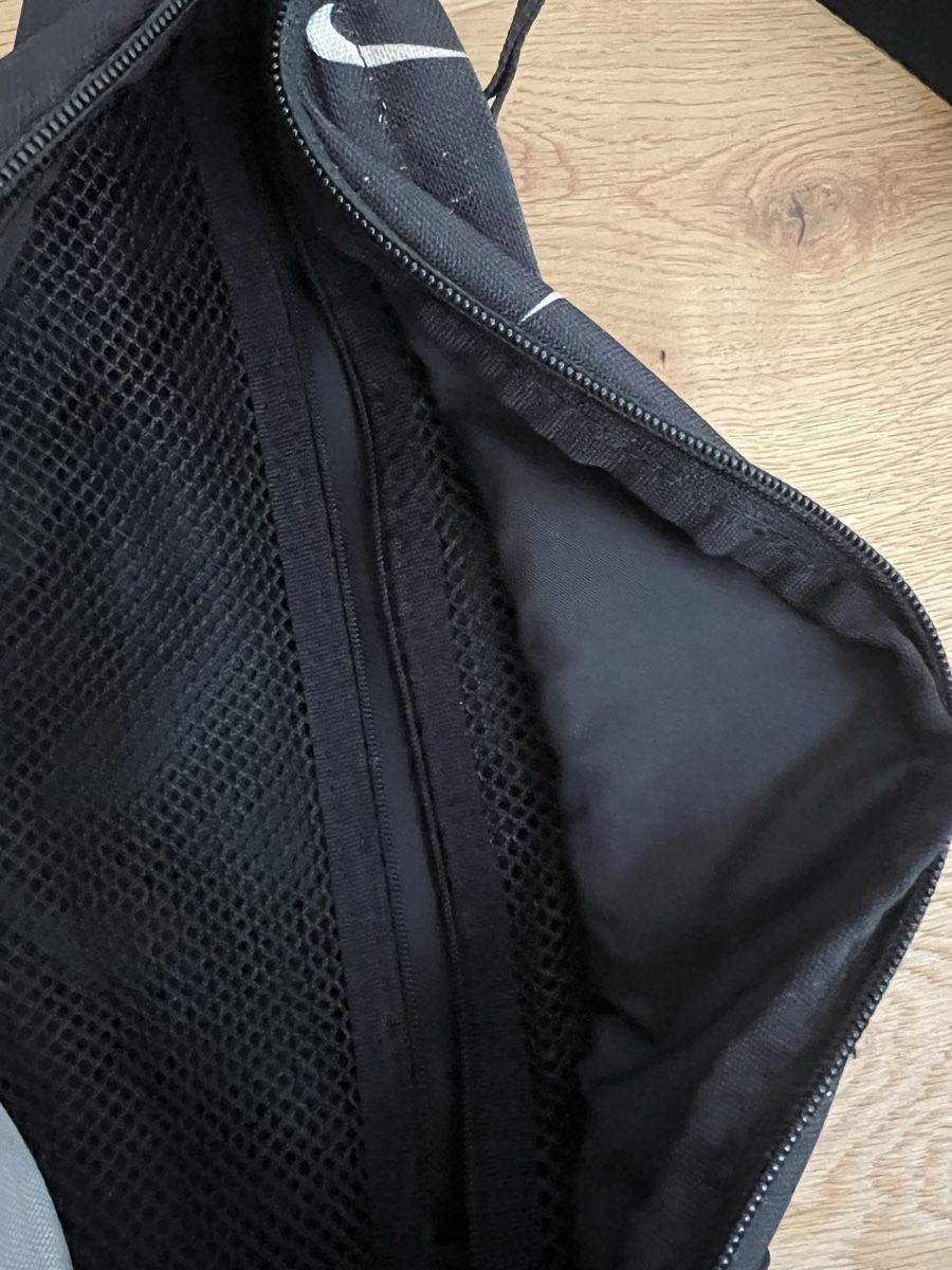 Nike Borse: Nike Hüfttasche, Bauchtasche – Usato da Luzern venduto da sydney01. 1