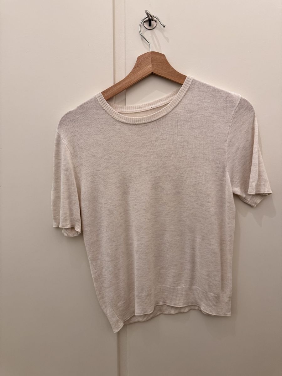 Top: Light Top: Minimalist style, size M – Usato da Zürich venduto da Flao_78376