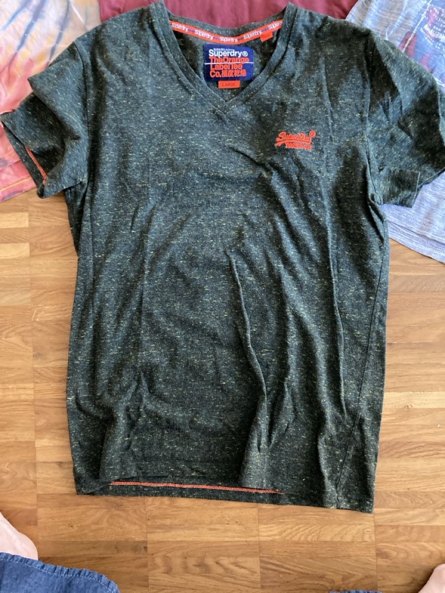 Superdry Lotti di vestiti: 4x T-shirts Superdry u.a. Gr M – Usato da Männedorf venduto da Larimar4 4