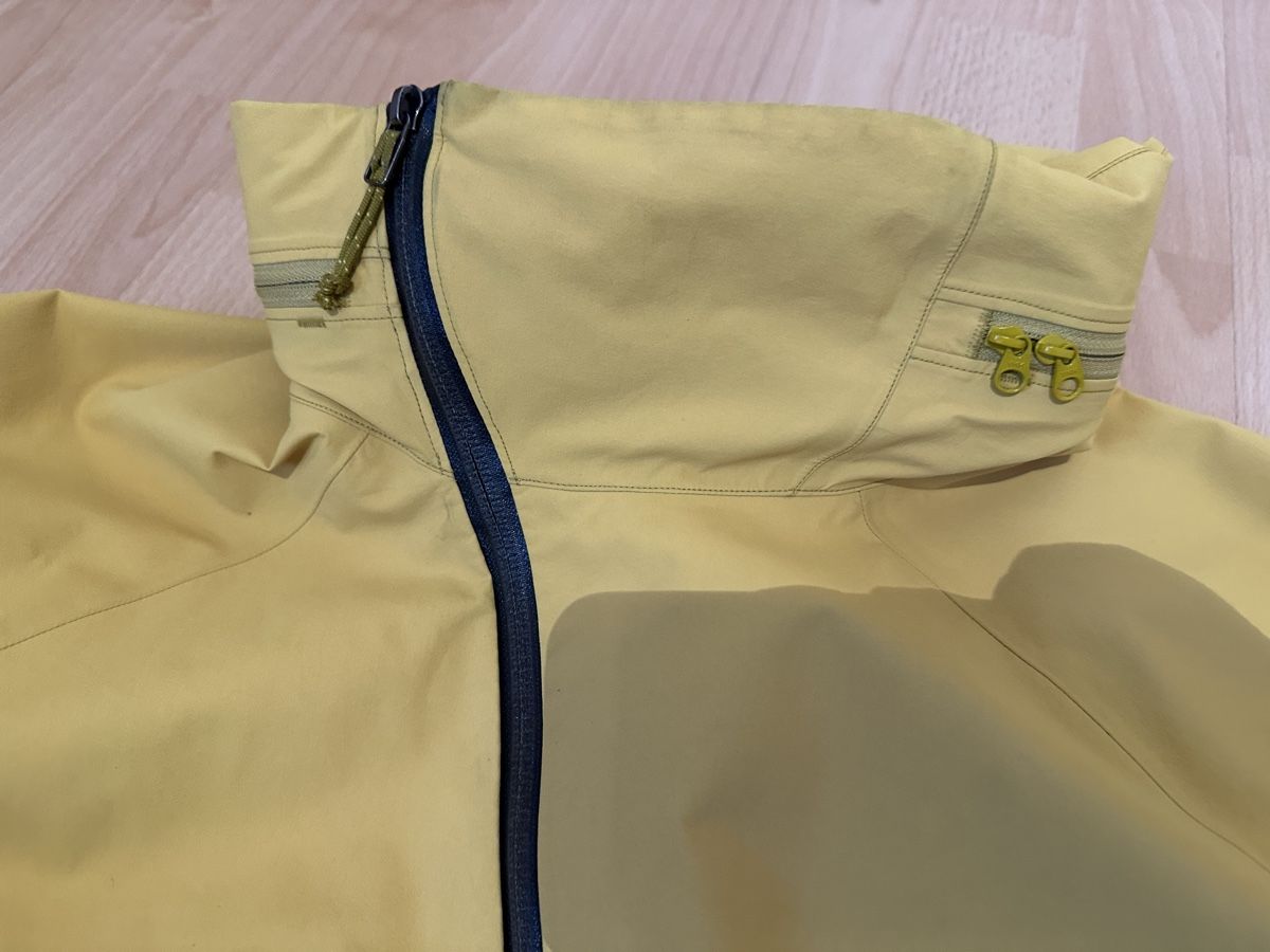 Arcteryx Giacche: Arcteryx Regenjacke gelb – Usato da Chur venduto da Sim7000 5