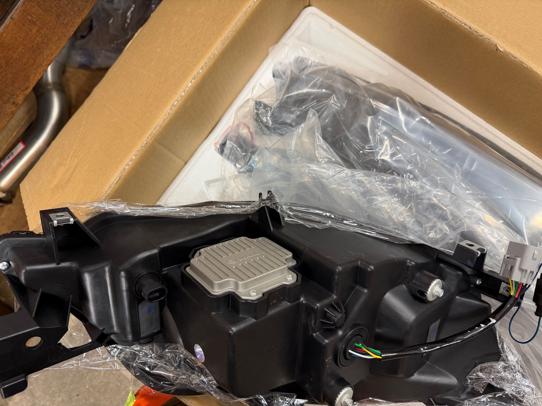 Subaru Tutti pezzi di ricambio auto: Fari anteriori Subaru – Nuovo e nell'imballaggio originale da Broglio venduto da lory00 1