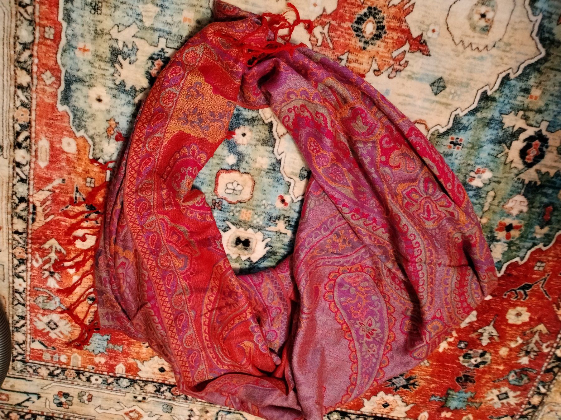 Foulard & Sciarpe: Wunderschöner Schal - hält warm im Winter! – Usato da Dulliken venduto da Wildolivetree 1
