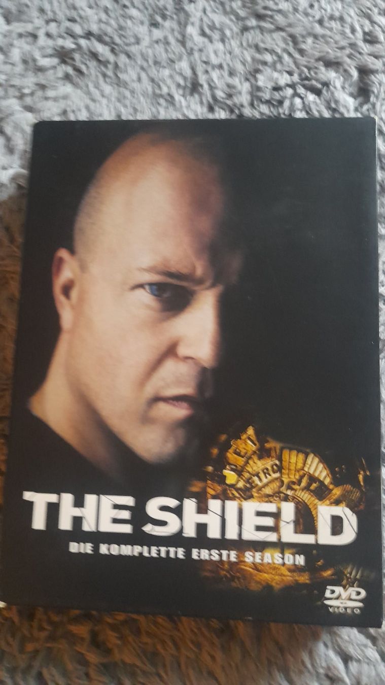 Tutti i DVDs: THE SHIELD  1.STAFFEL   DVD – Usato da Wetzikon ZH venduto da Ramones01