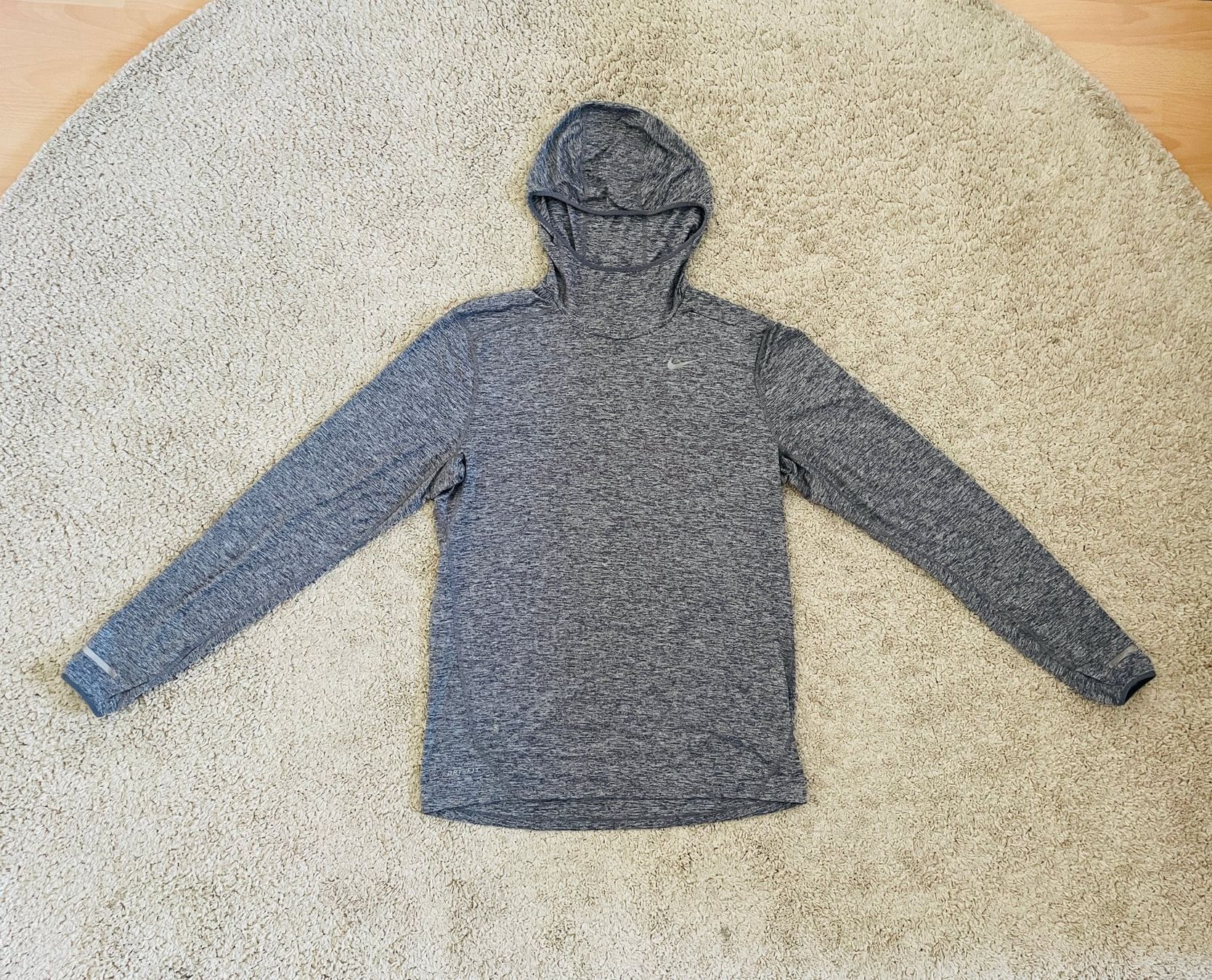 Nike Maglioni & Felpe: Nike Lauftop, Grau, Grösse M – Usato da Basel venduto da MarkenundKleidung 2
