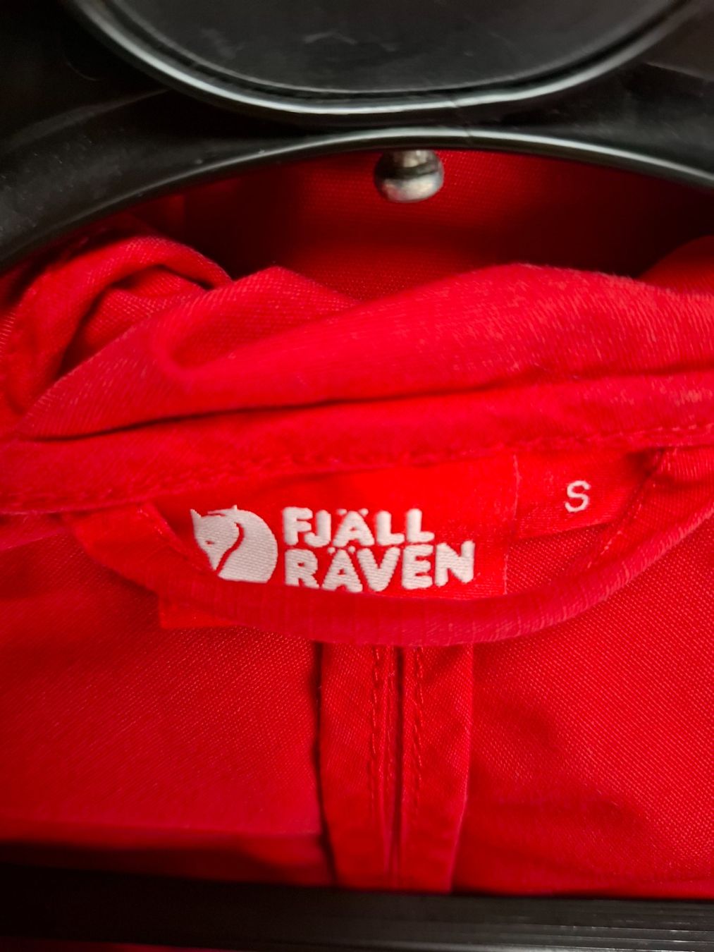 Fjällräven Giacche: Fjällräven Jacke rot Grösse S – Usato da Utzenstorf venduto da ruby_100 1