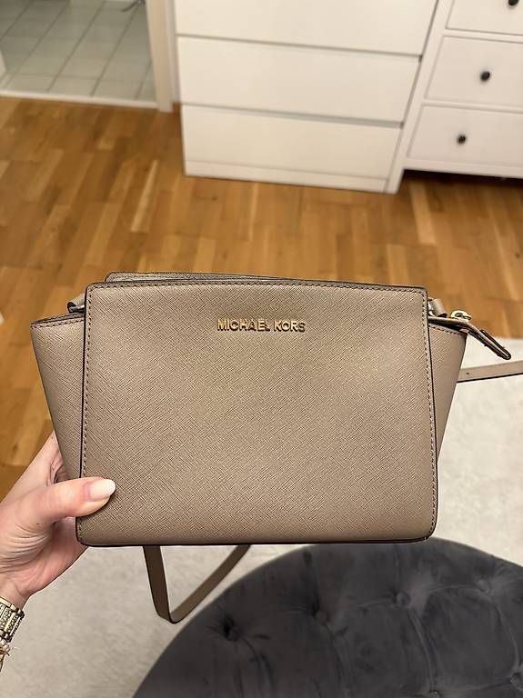 Taschen für Damen: Michael Kors Umhängetasche – Gebraucht aus Toffen von _celine.tra