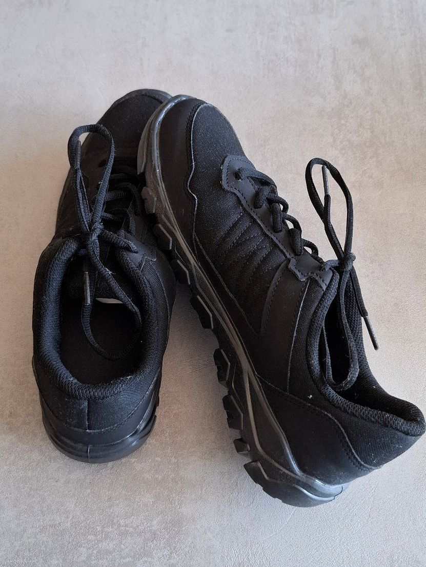 Decathlon Chaussures hommes: Schuhe Quechua Herren schwarz Grösse 41 – Neuf (Voir description) à Biel/Bienne par Kokos4 1
