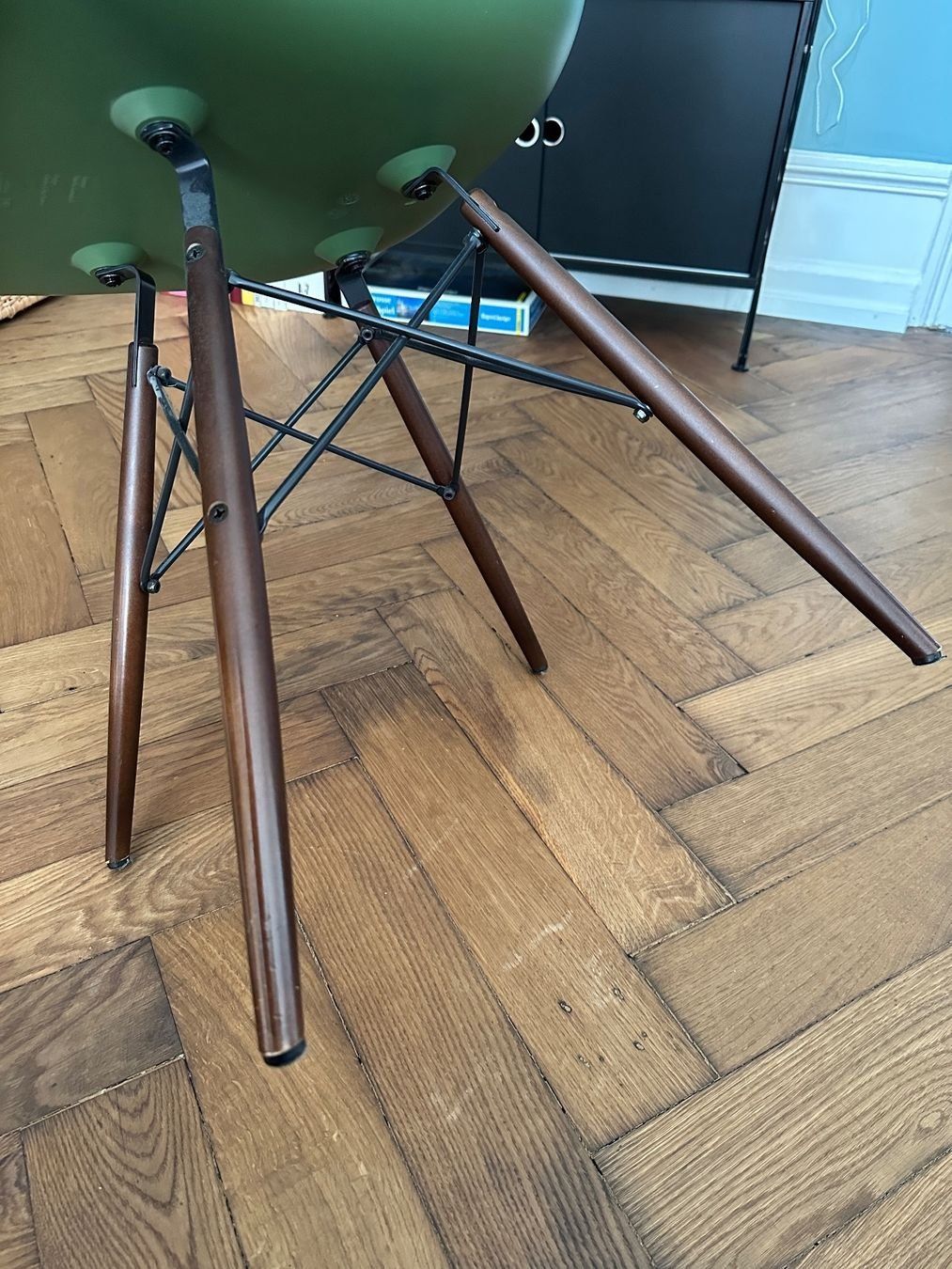 Vitra Sedie: Untergestell DAW Eames Dining Arm Chair -  Original – Usato da Zürich venduto da NicolaLauraJoy 1
