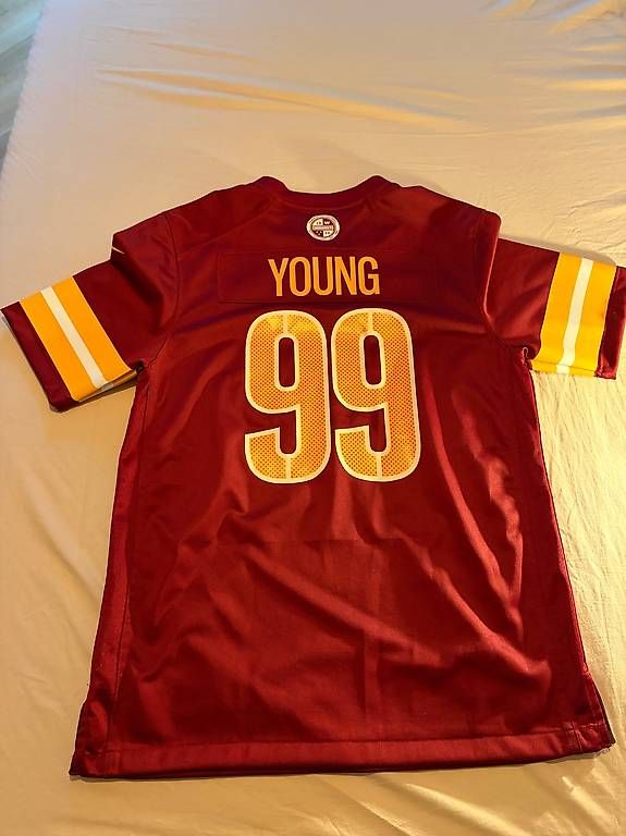 Nike Maillots de corps & Pantalons: Nike NFL Commanders Chase Young #99 Jersey Gr. M – D'occasion à Dietikon par Julia.obers 3