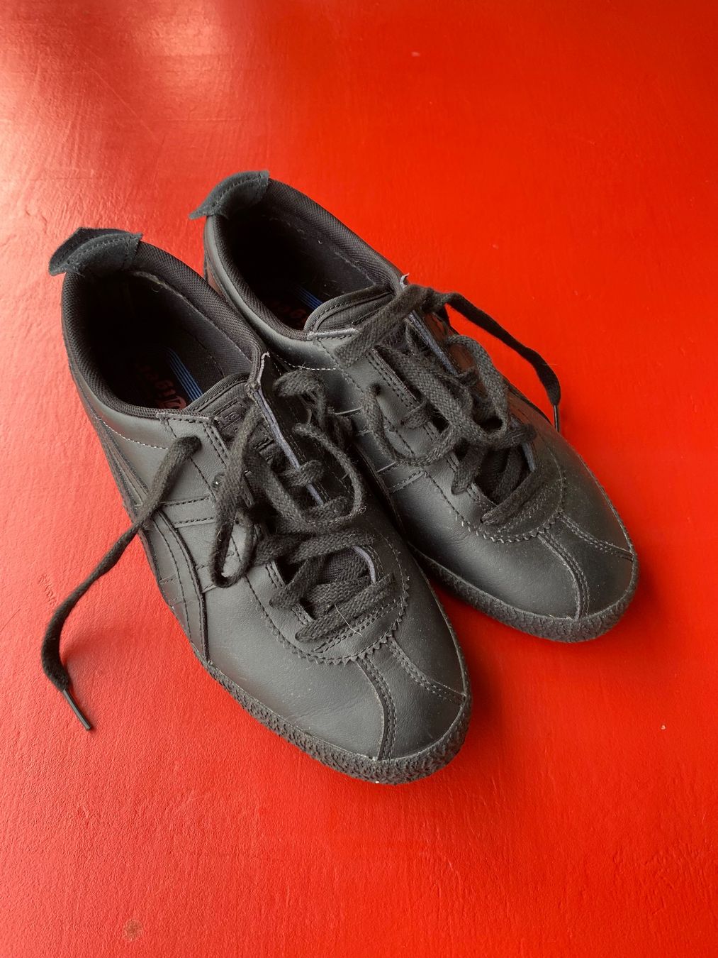 Onitsuka Chaussures hommes: Onitsuka Tiger Sneaker schwarz 39.5 – D'occasion à Küssnacht am Rigi par mir_hfn2