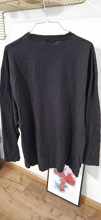Balenciaga T-shirt: Balenciaga "One Like" Distressed Longsleeve – Usato da  venduto da  1
