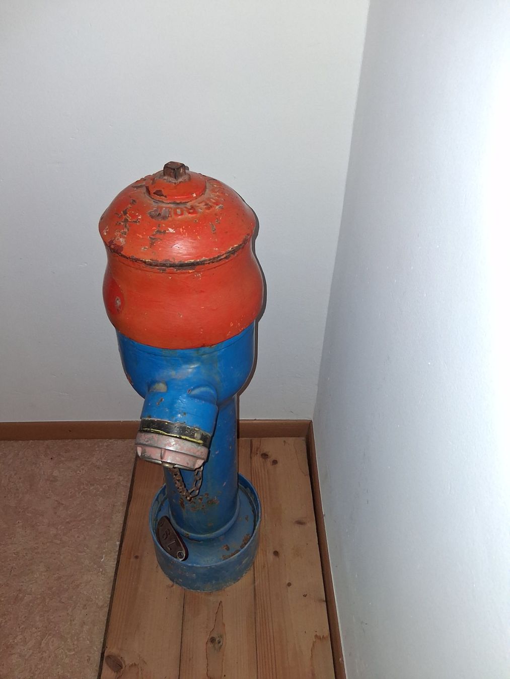 Extincteurs: Borne Hydrant – D'occasion à Vendlincourt par SylvesterStaline 1