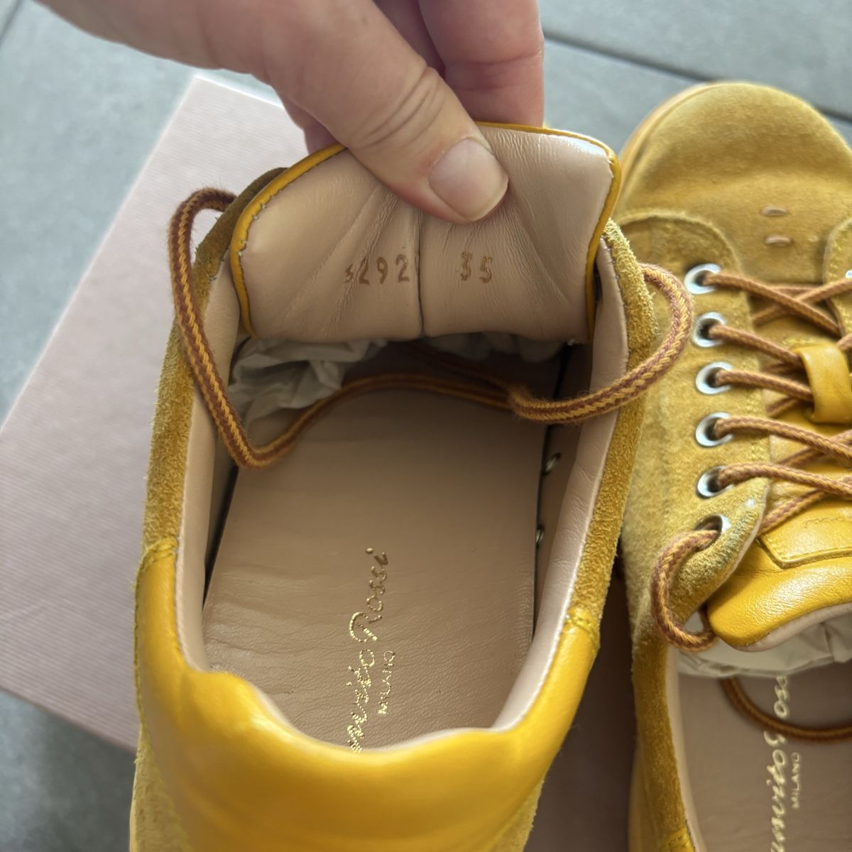 Gianvito Rossi Scarpe da uomo: Gianvito Rossi Yellow Sued sneakers 35 – Usato da Pully venduto da Sell_it_all 4