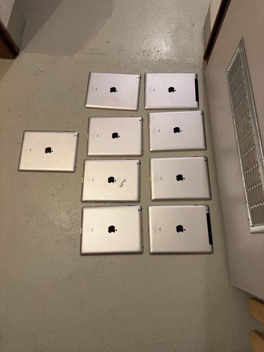 Apple Tablet PC:     Konvolut: 41 Apple iPads  – Defekt aus Adliswil von Busys 9