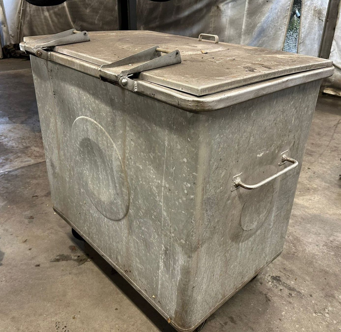 Banconi: Abfall Container gebraucht – Usato da Flühli LU venduto da Overland_Motors 2