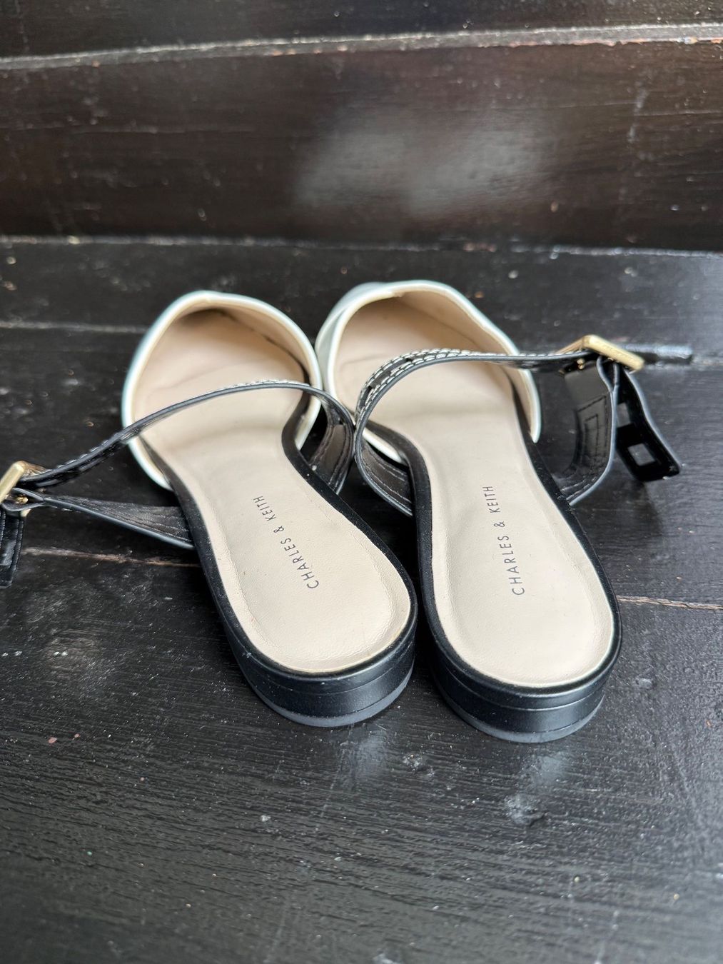 Chaussures femmes: Slipper schwarz / weiss Gr 37 – D'occasion à Kirchdorf AG par sauglatt01 2