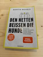 DEN NETTEN BEISSEN DIE HUNDE Buch Martin Wehrle guter Zustan