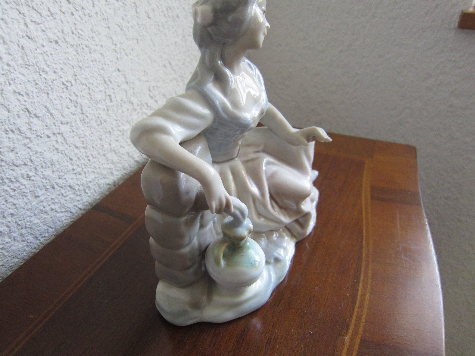Figuren: Porzellan Figur – Gebraucht aus Laufen von woody9 3