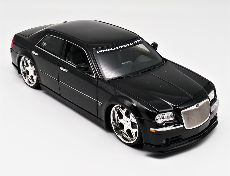 Chrysler 300c Hemi schwarz - Maisto Playerz Collection 1:18