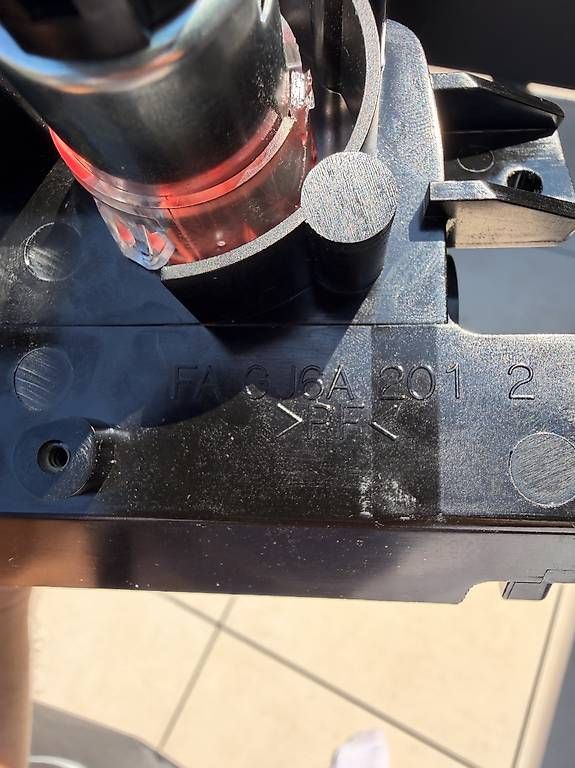 Mazda Tutti pezzi di ricambio auto: Aschenbecher-Einheit Mazda 6 MPS – Usato da Nänikon venduto da BokiRS92 2