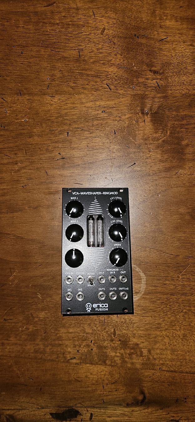 Strumenti musicali: Erica Synths Fusion VCA/Waveshaper/Ringmodulator – Nuovo (secondo la descrizione) da Vulliens venduto da irauchimax