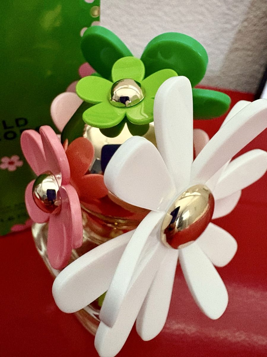 Marc Jacobs Profumi & Eau de Toilette: DAISY WILD Eau de Parfum von Marc Jacobs, 50 ml   – Nuovo (secondo la descrizione) da Münchenbuchsee venduto da Dolo10 1