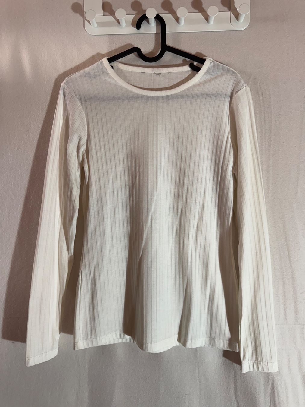 Maglioni & Felpe: Leichter weisser Pullover – Usato da Grosswangen venduto da second_hand_dress