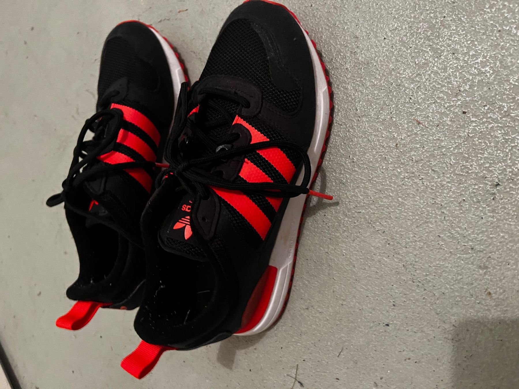 Adidas Scarpe da uomo: Adidas Turnschuhe 39.1/3 – Usato da Ebikon venduto da Venus025