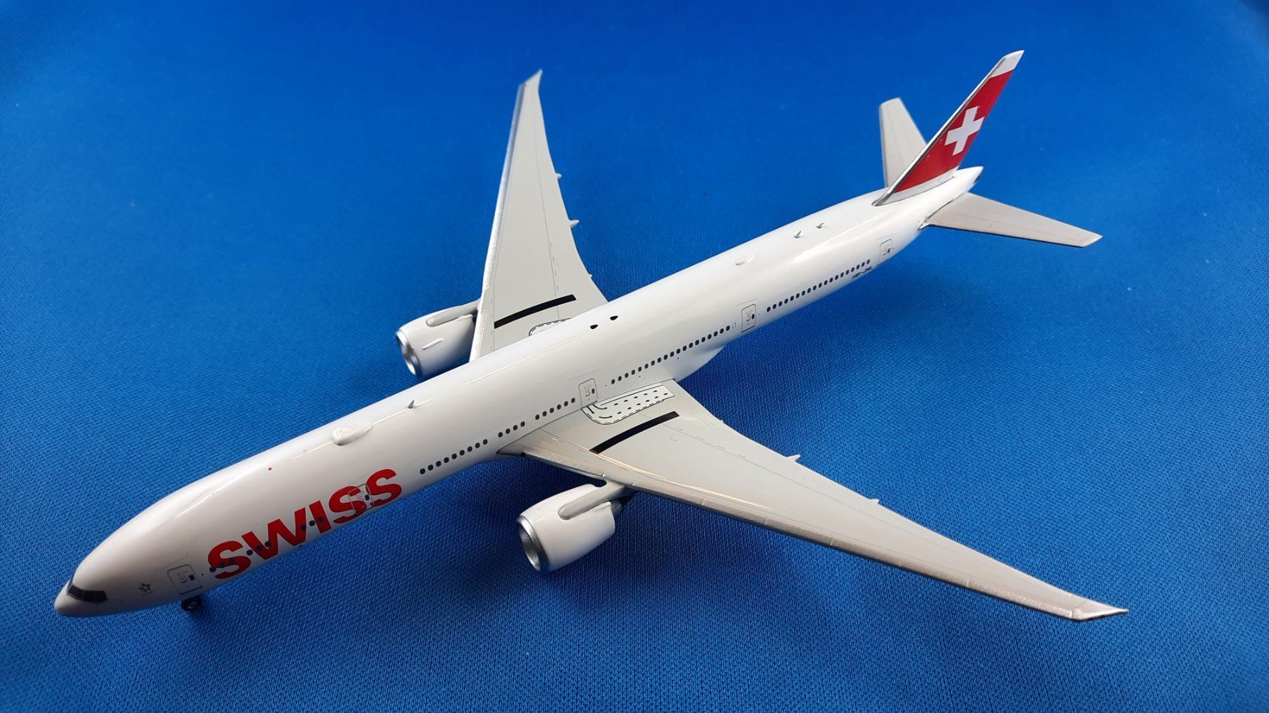 Swiss Kit di modellismo & Modellini statici: B777-300ER SWISS – Nuovo e nell'imballaggio originale da Morges venduto da iljamuromez