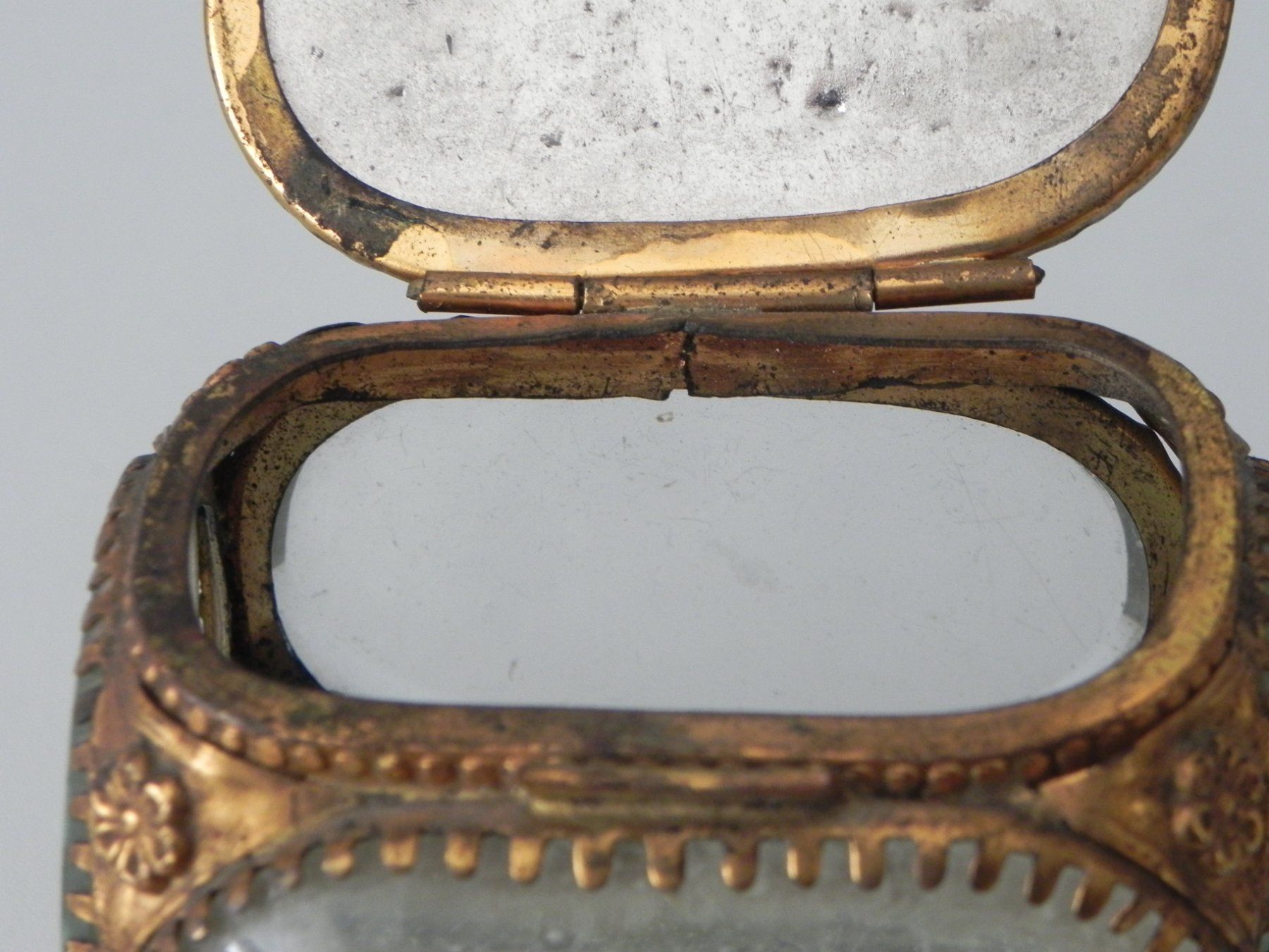 Barattoli: Antike Schmuckdose/Schmuckschatulle Messing / Glas – Usato da Minusio venduto da Lory64 5